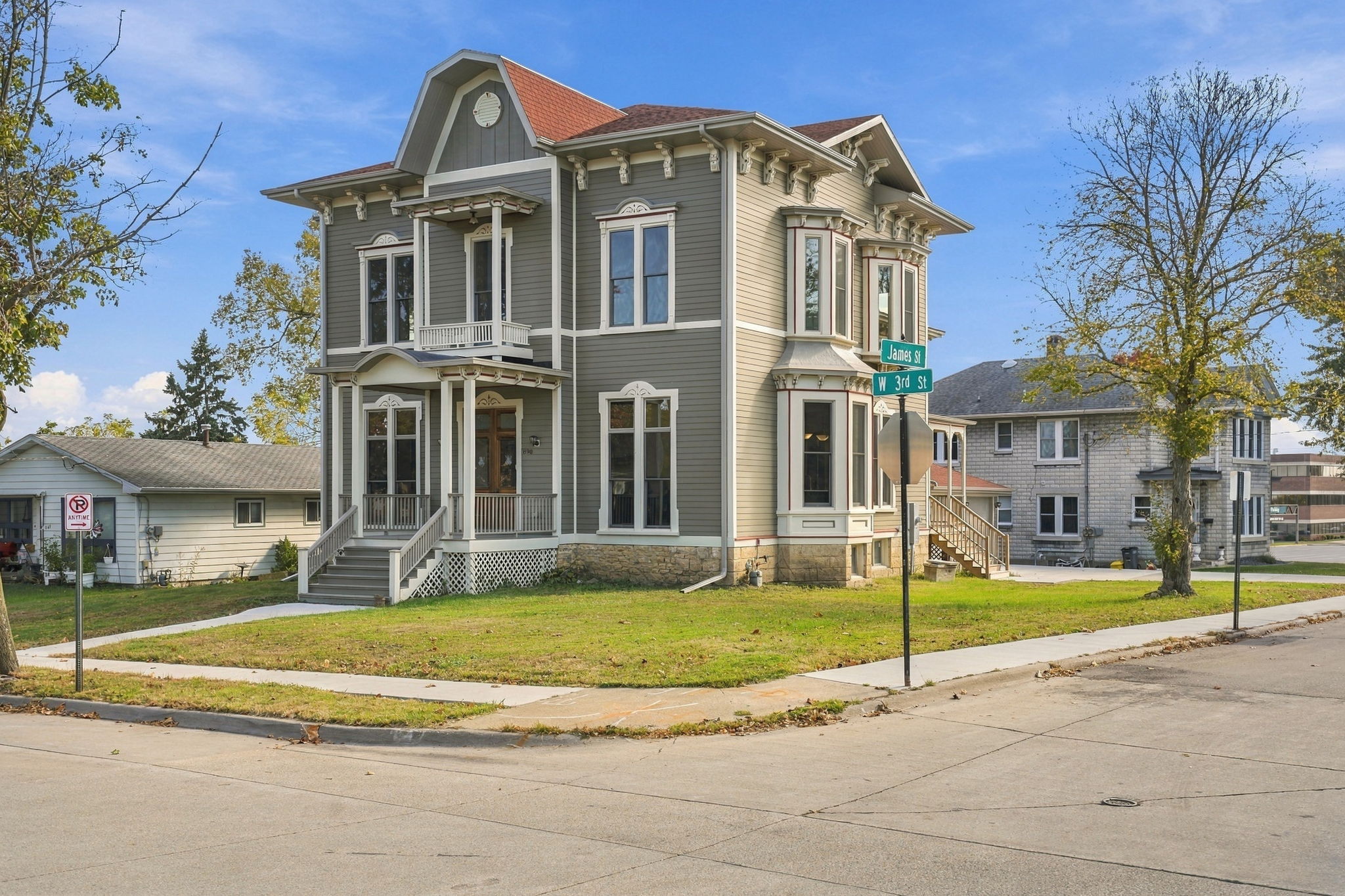 890 W 3rd St, Dubuque, photo 1