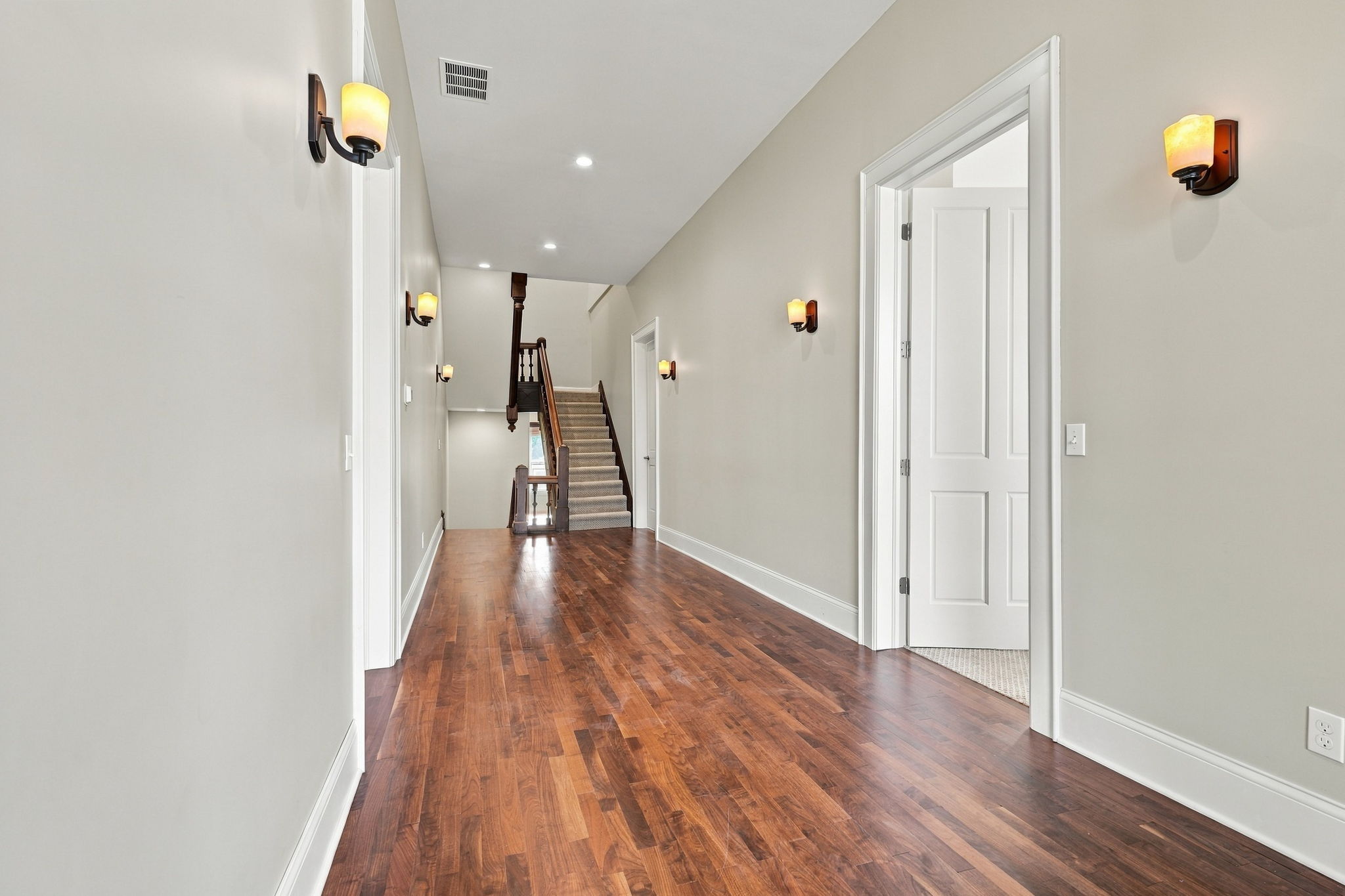890 W 3rd St, Dubuque, photo 16
